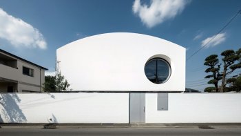 藪塚インター近くの白い豪邸の真相