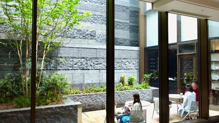 屋外の休憩スポット