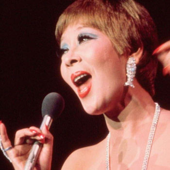 越路吹雪:舞台を彩った華麗なる歌姫